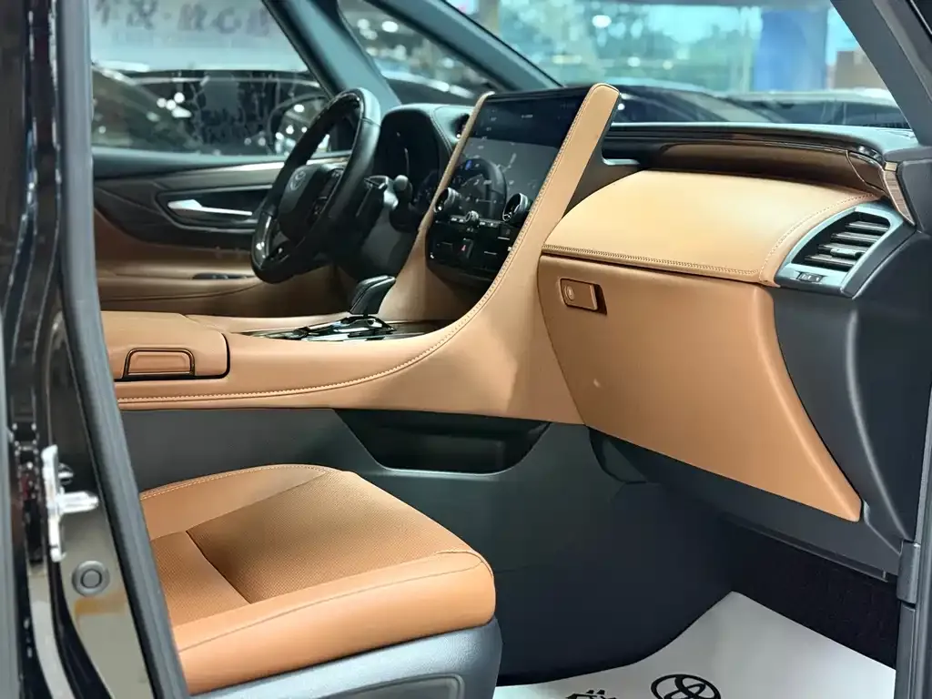 Toyota Alphard — фото 3