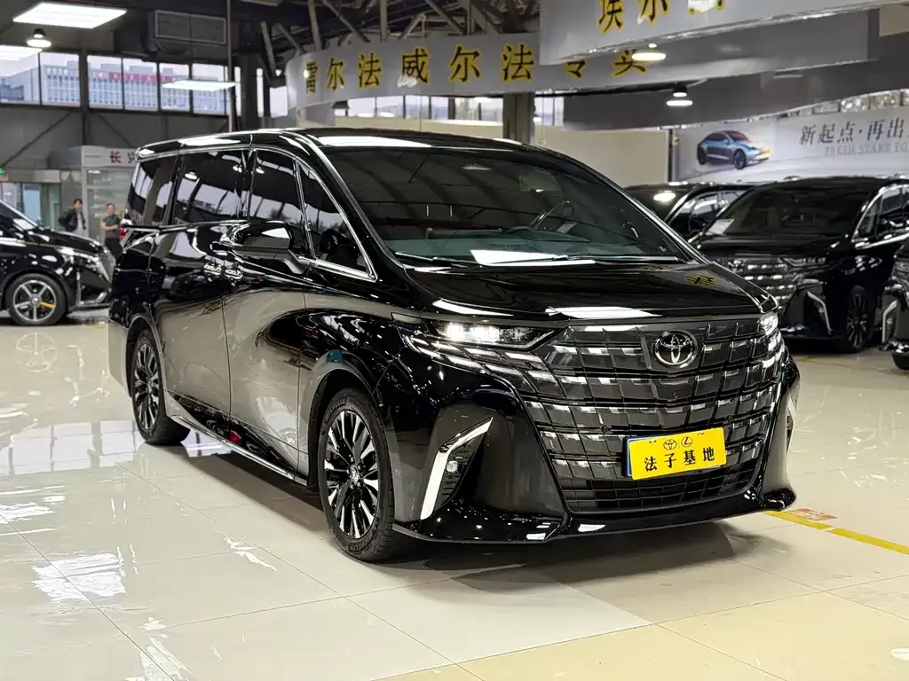 Toyota Alphard — фото 4