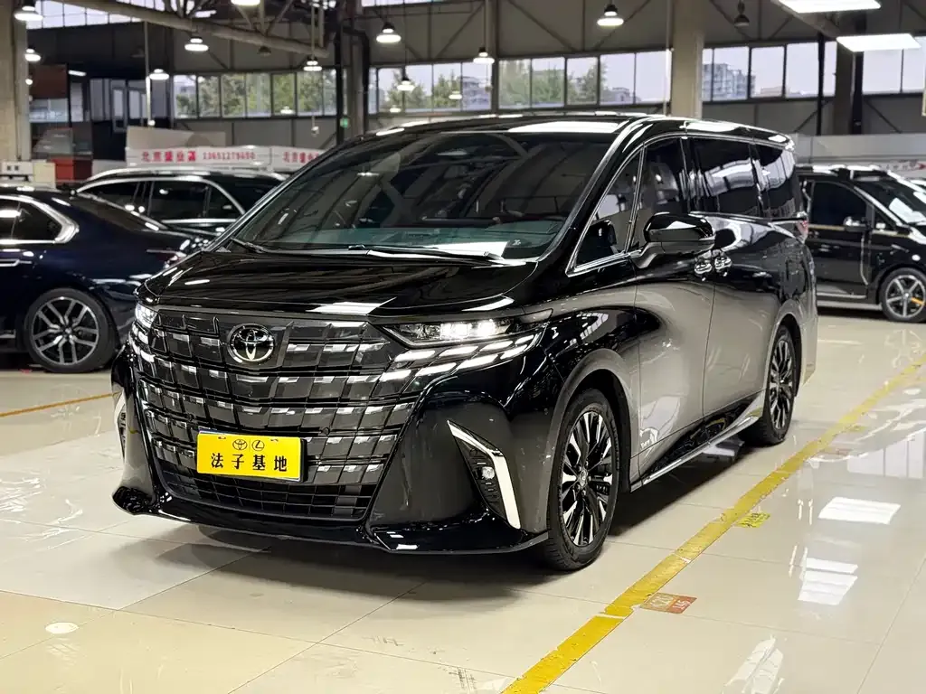 Toyota Alphard — фото 9