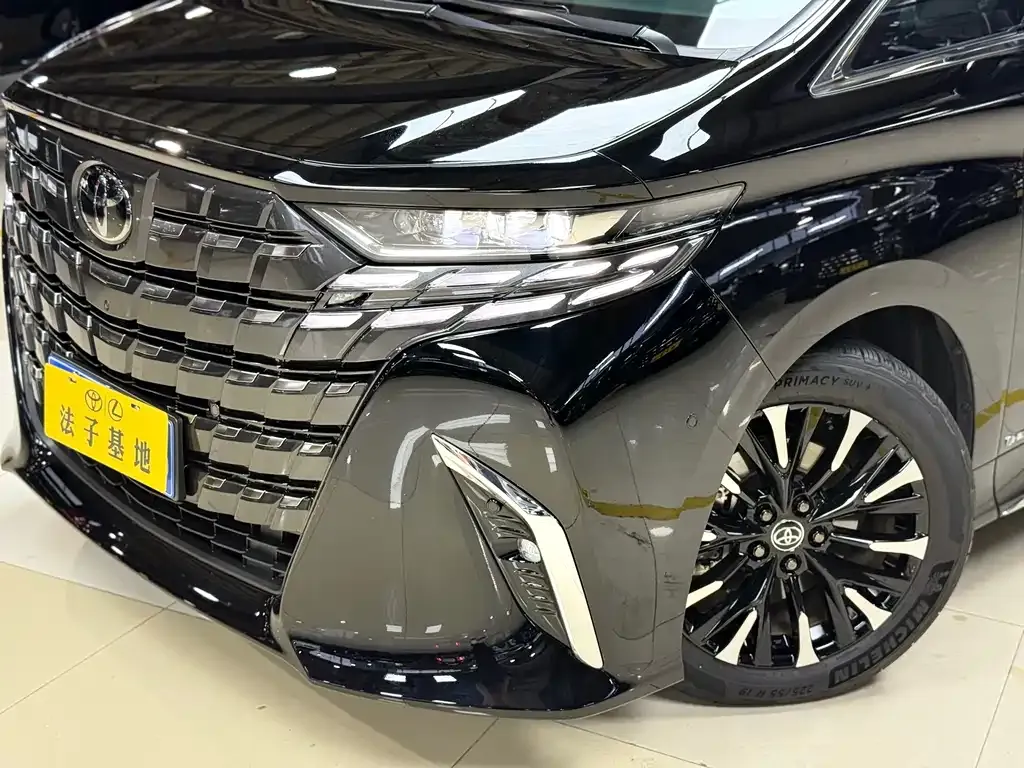 Toyota Alphard — фото 7