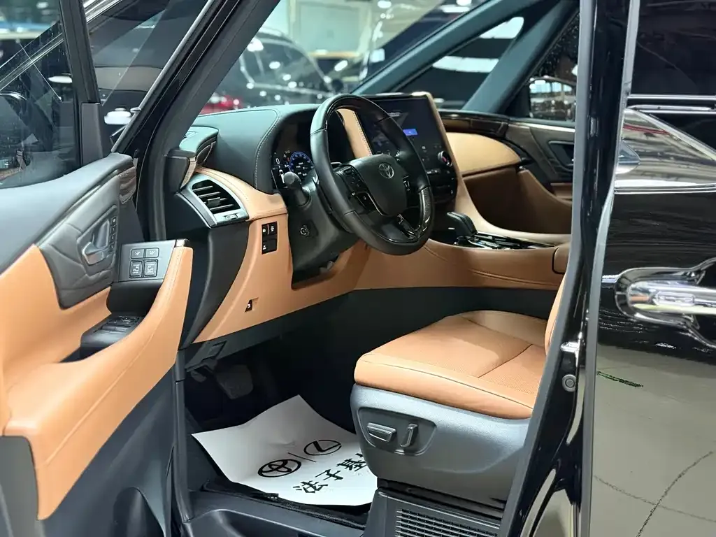 Toyota Alphard — фото 5