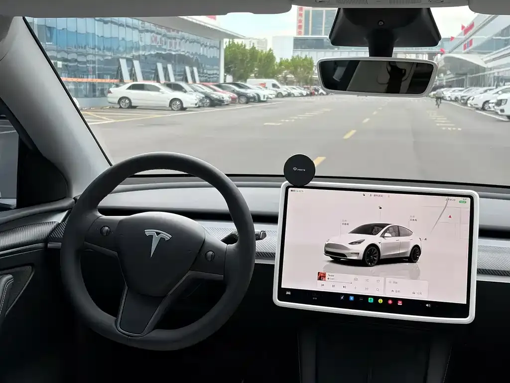 Tesla Model Y — фото 6