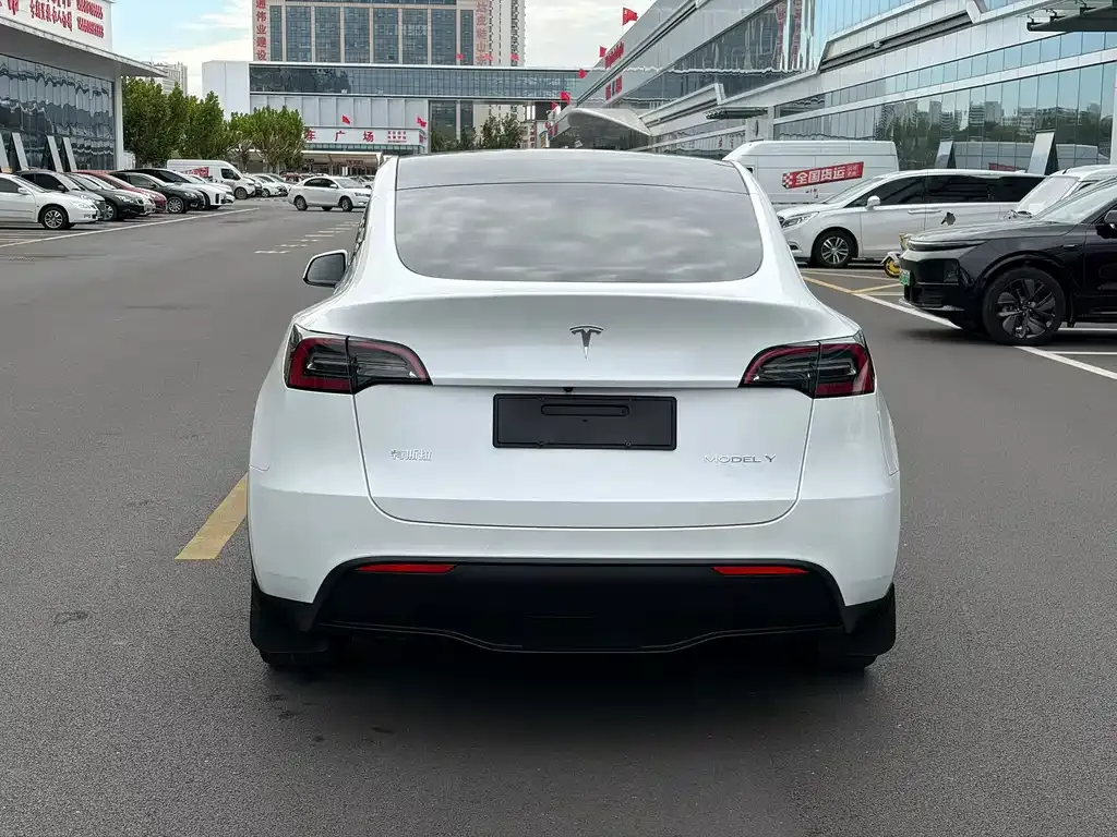 Tesla Model Y — фото 7