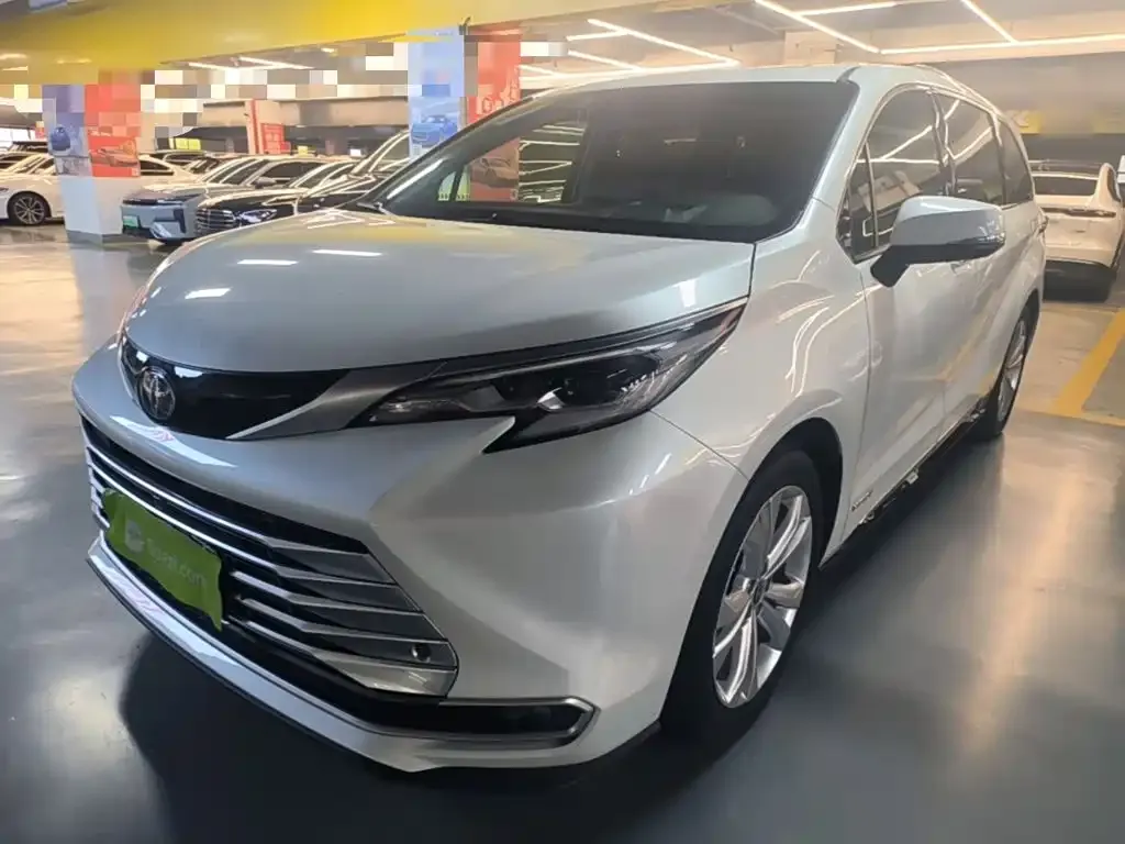 Toyota Sienna — фото 9