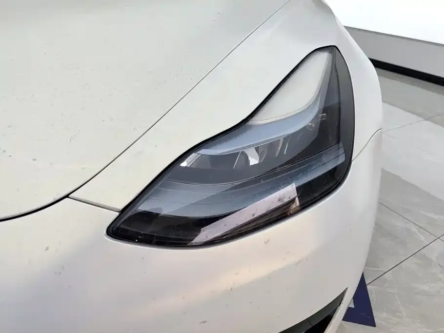 Tesla Model 3 — фото 3