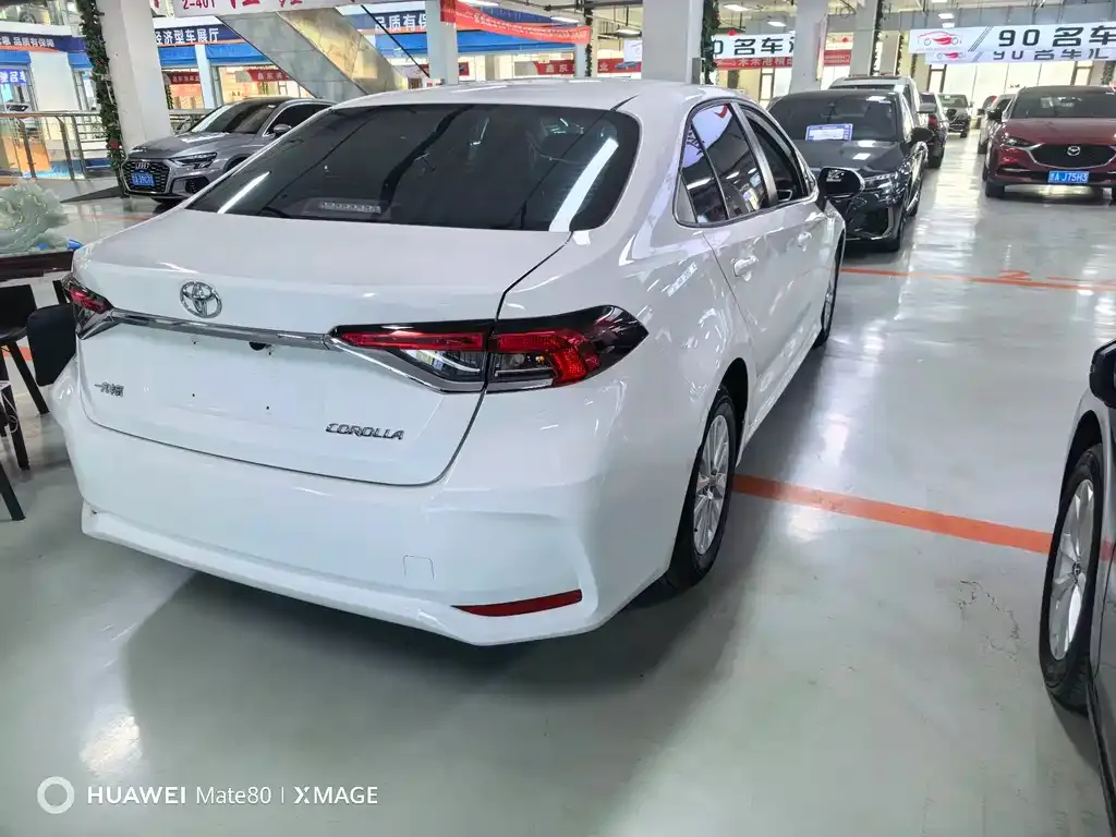 Toyota Corolla — фото 9