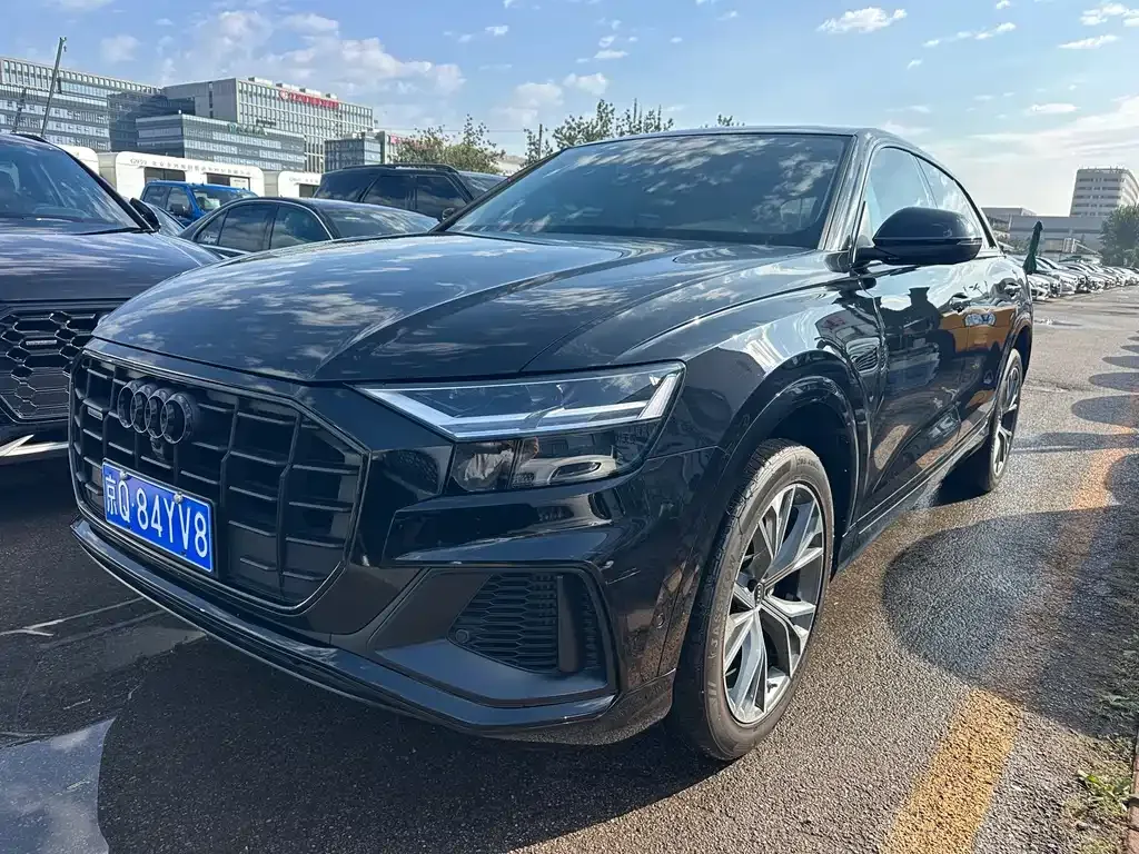 Audi Q8 — фото 1