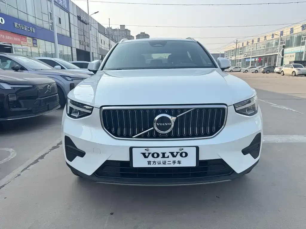 Volvo XC40 — фото 4