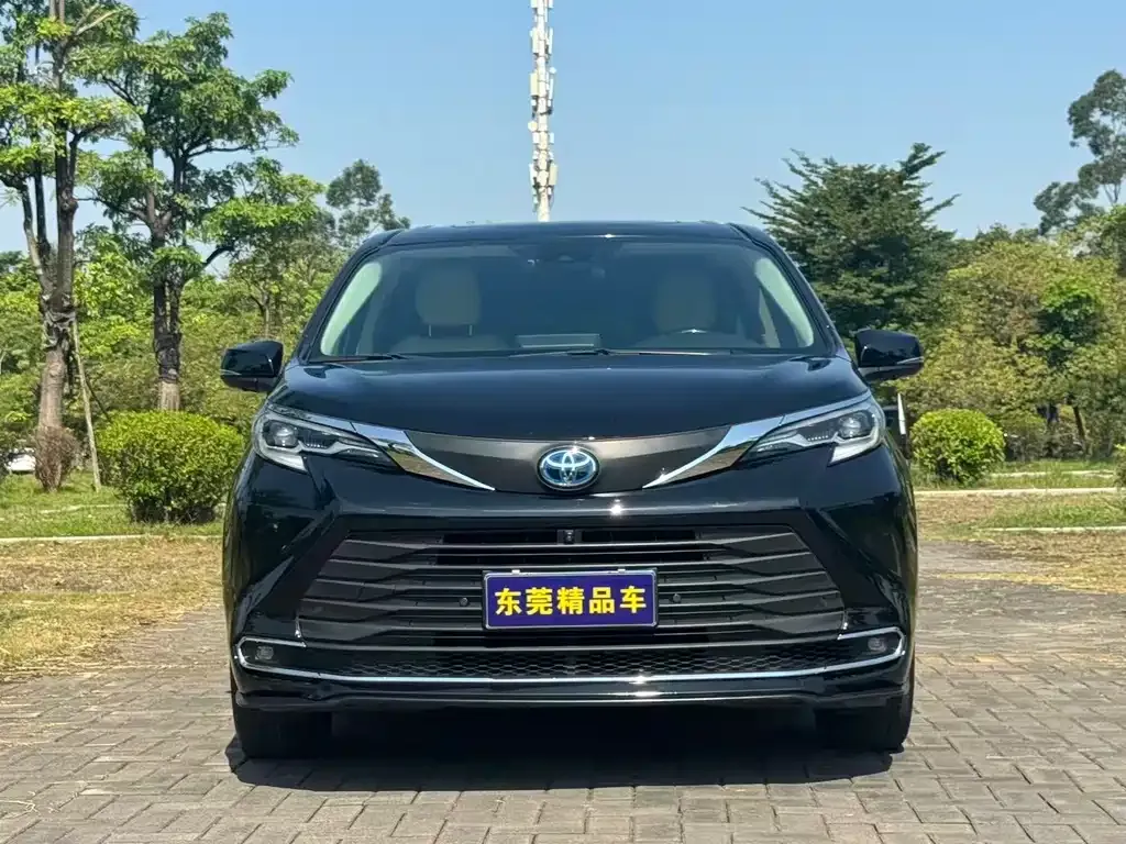 Toyota Sienna — фото 9