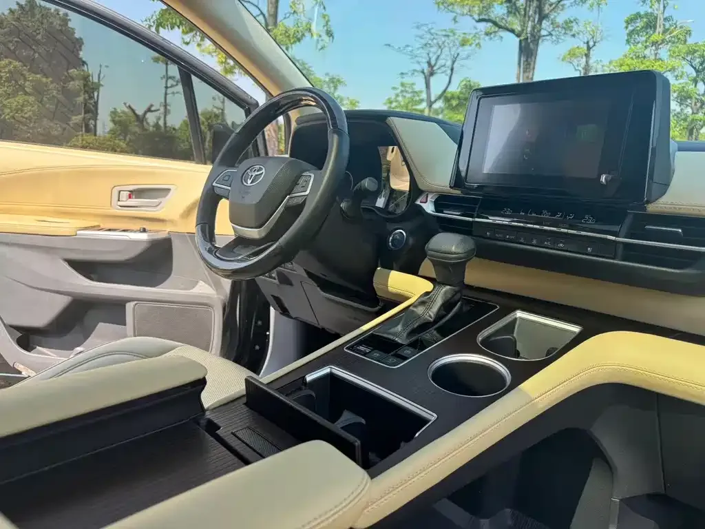 Toyota Sienna — фото 10