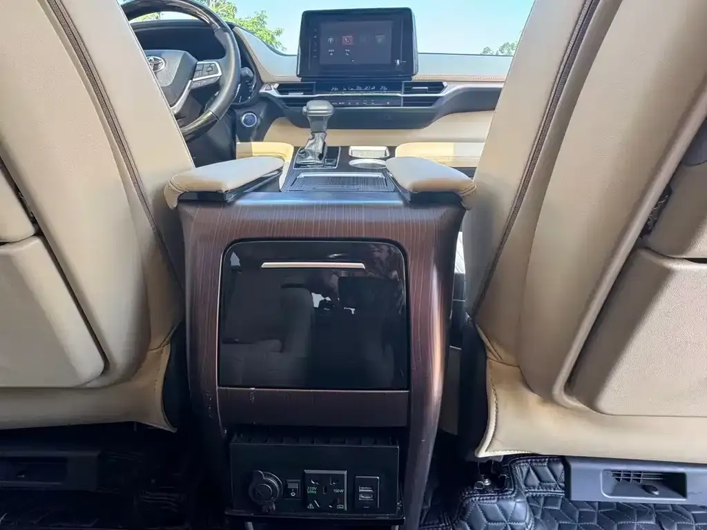 Toyota Sienna — фото 4