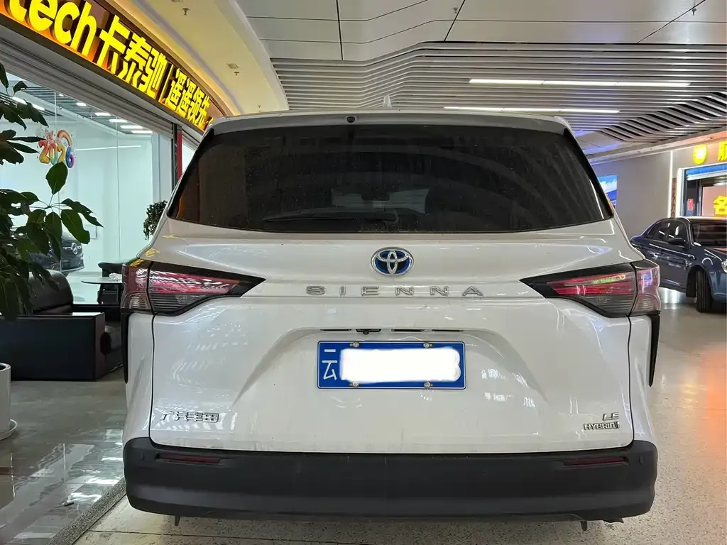 Toyota Sienna — фото 4