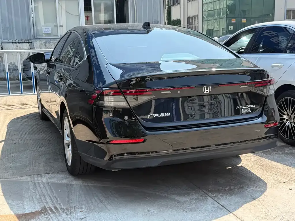 Honda Accord — фото 10