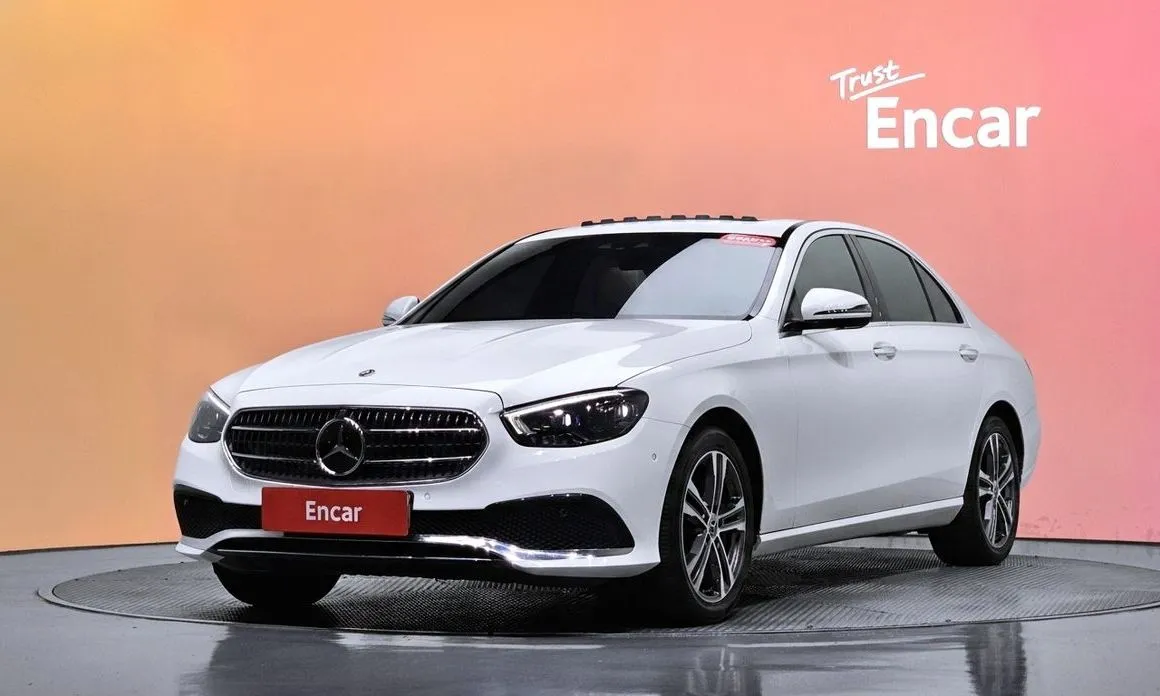 Mercedes-Benz E-Class — фото 1