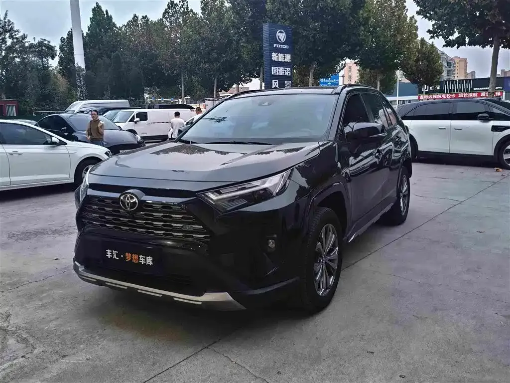 Toyota RAV4 — фото 1