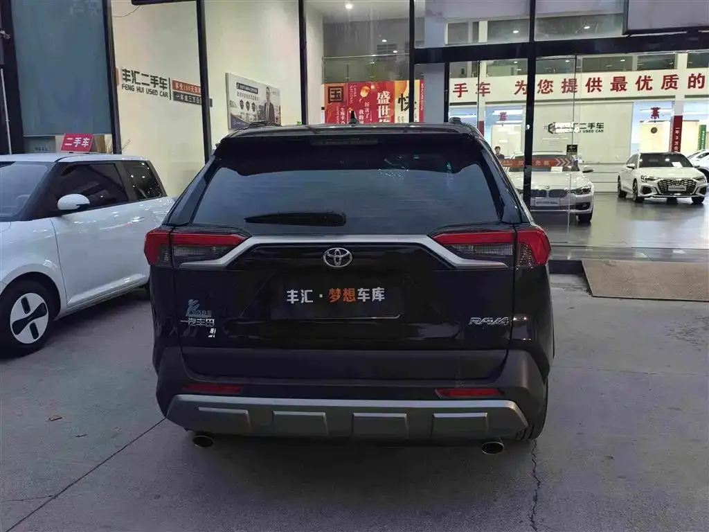 Toyota RAV4 — фото 5