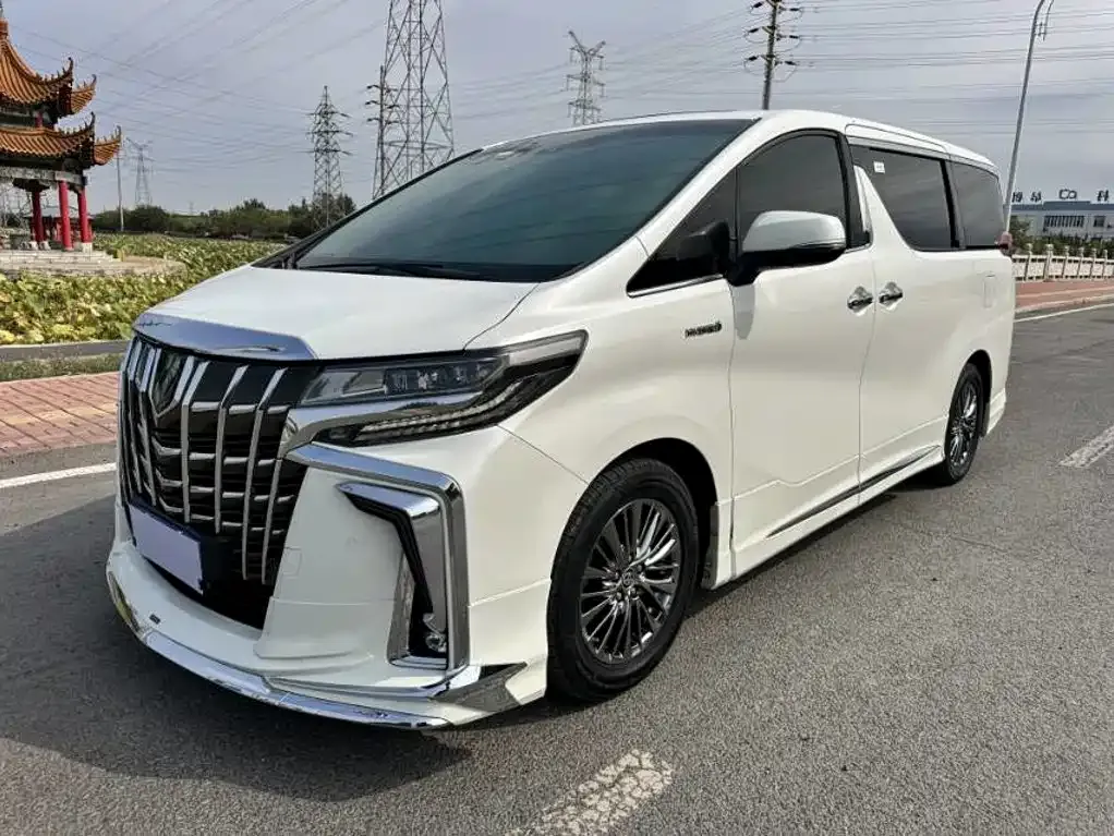 Toyota Alphard — фото 1