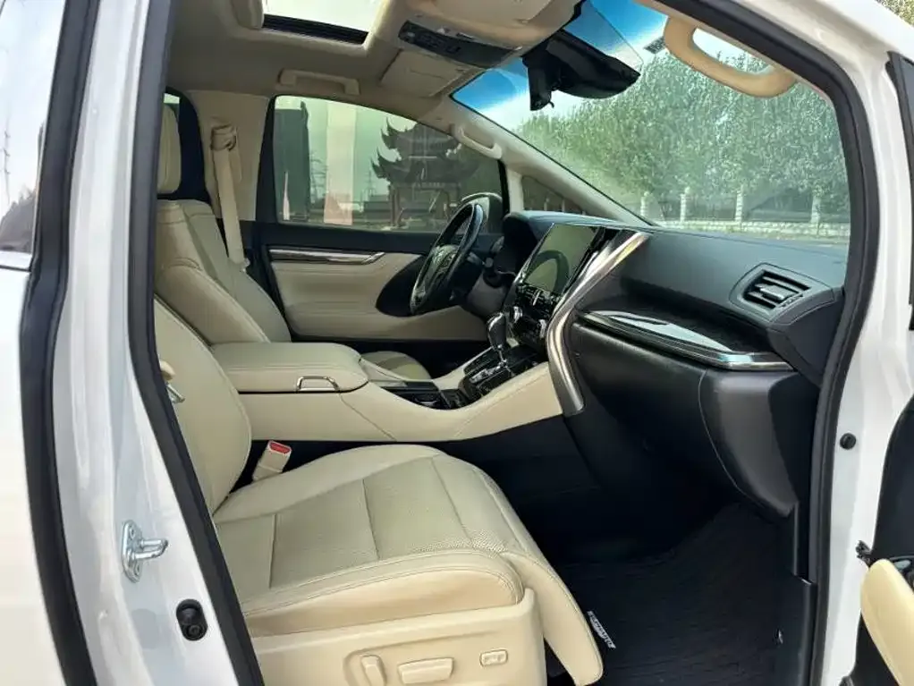 Toyota Alphard — фото 3