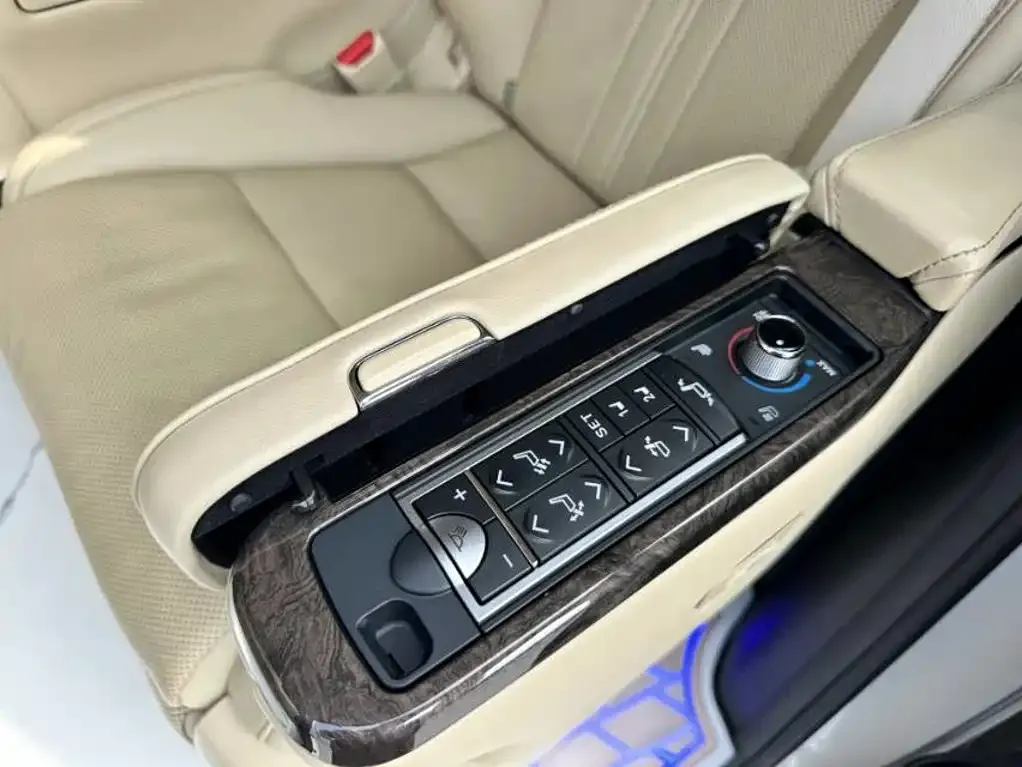 Toyota Alphard — фото 2
