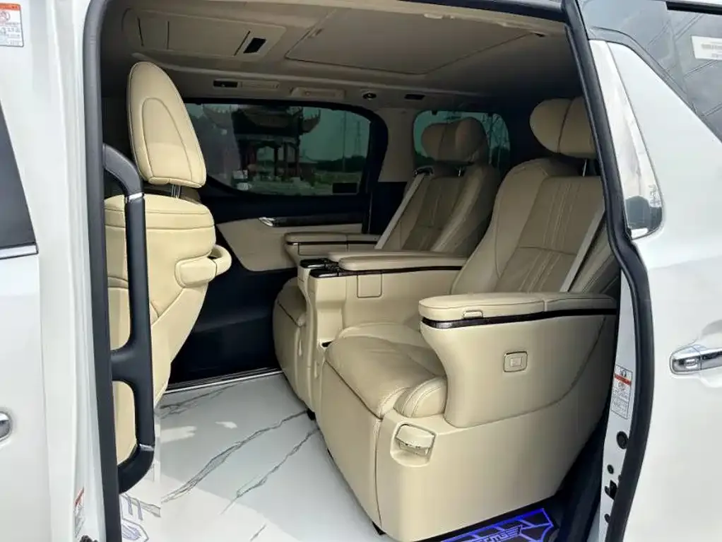 Toyota Alphard — фото 6