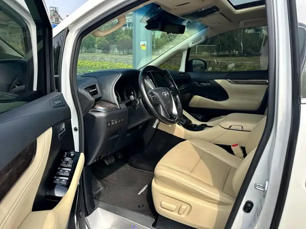 Toyota Alphard — фото 8