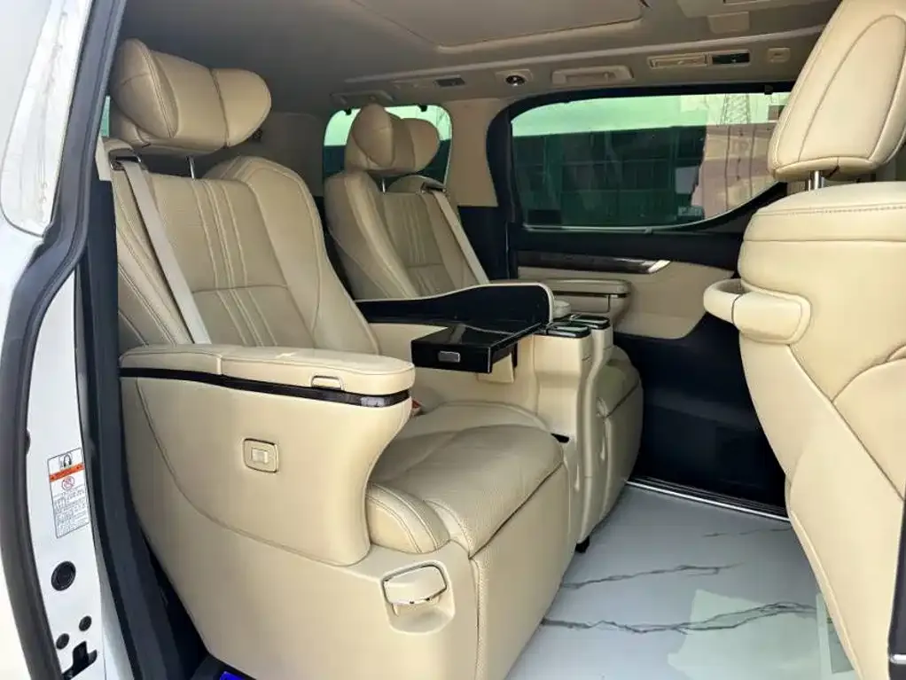 Toyota Alphard — фото 7