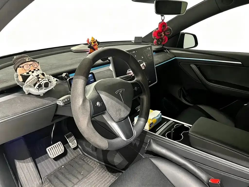 Tesla Model Y — фото 6