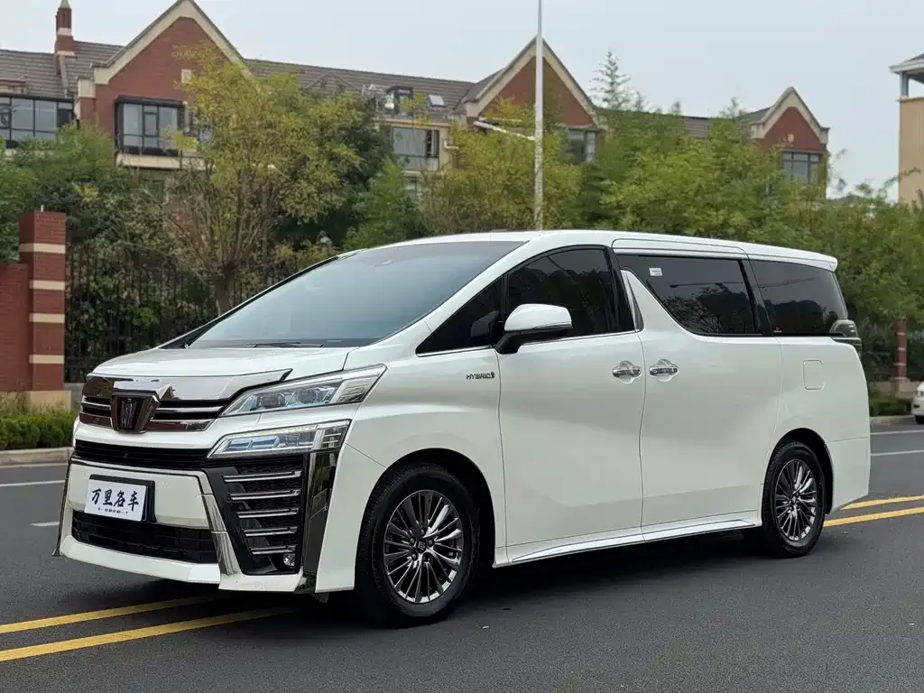 Toyota Vellfire — фото 1