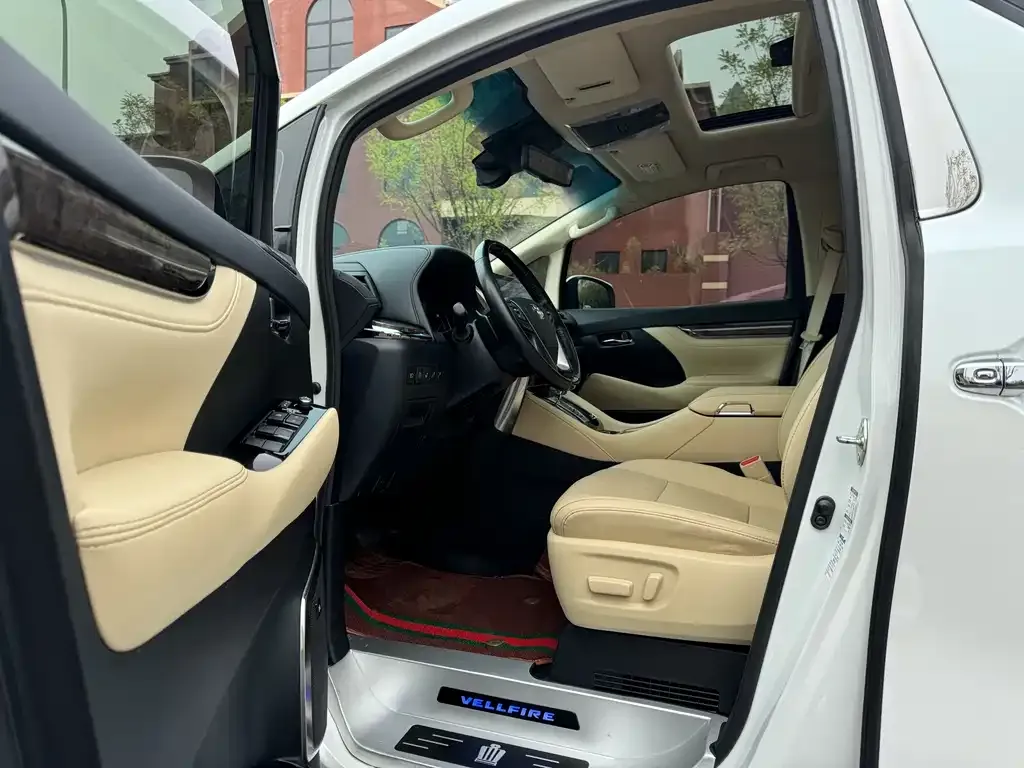 Toyota Vellfire — фото 3