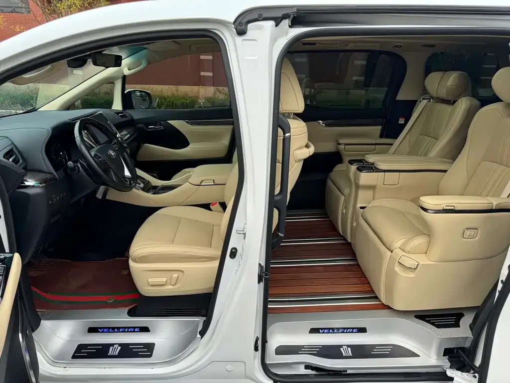 Toyota Vellfire — фото 5