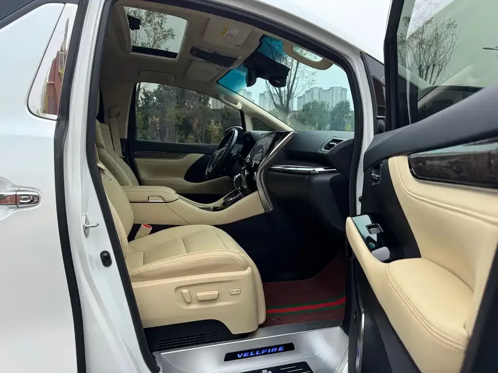 Toyota Vellfire — фото 4