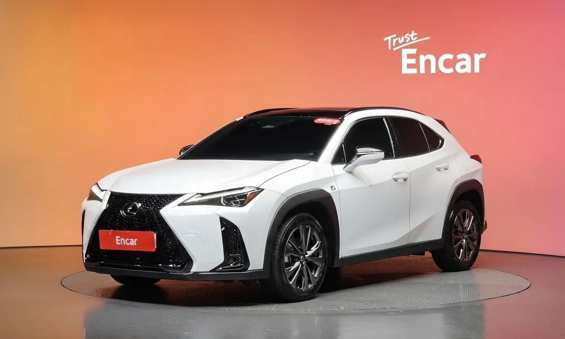Lexus UX — фото 1