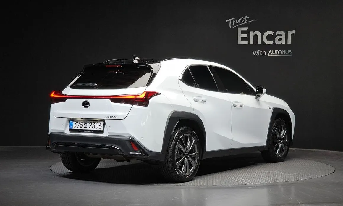 Lexus UX — фото 4