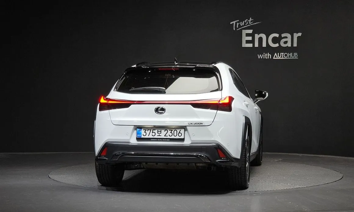 Lexus UX — фото 2