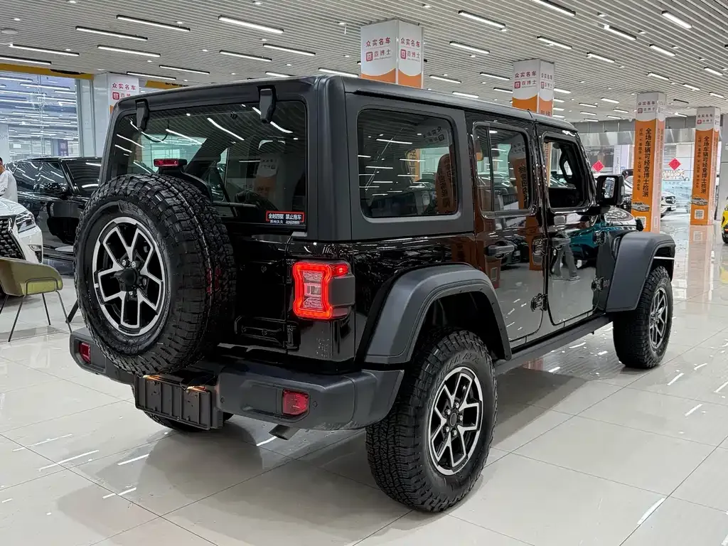 Jeep Wrangler — фото 8