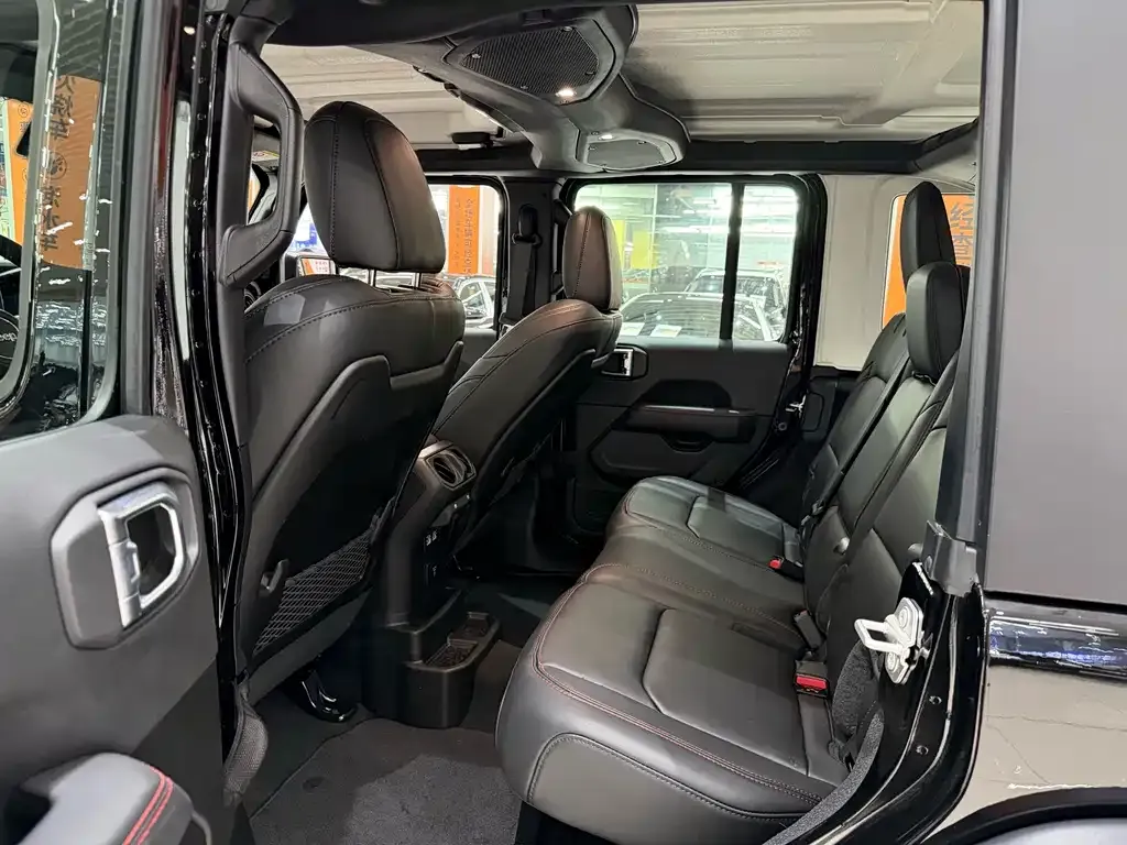 Jeep Wrangler — фото 2
