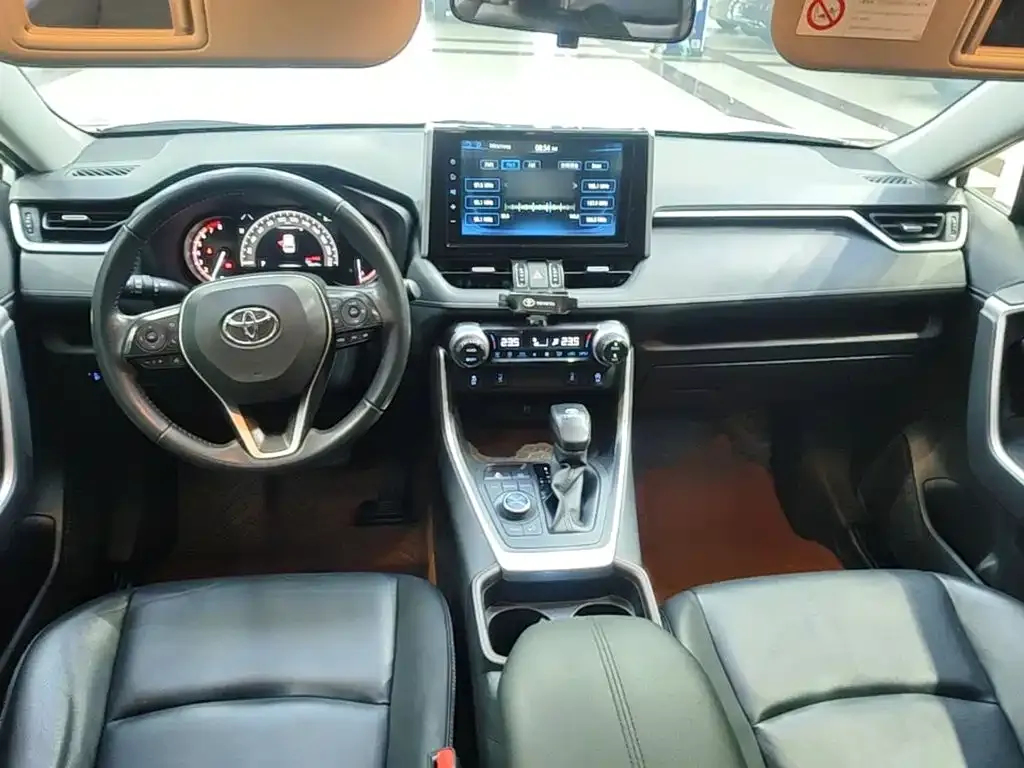 Toyota RAV4 — фото 4