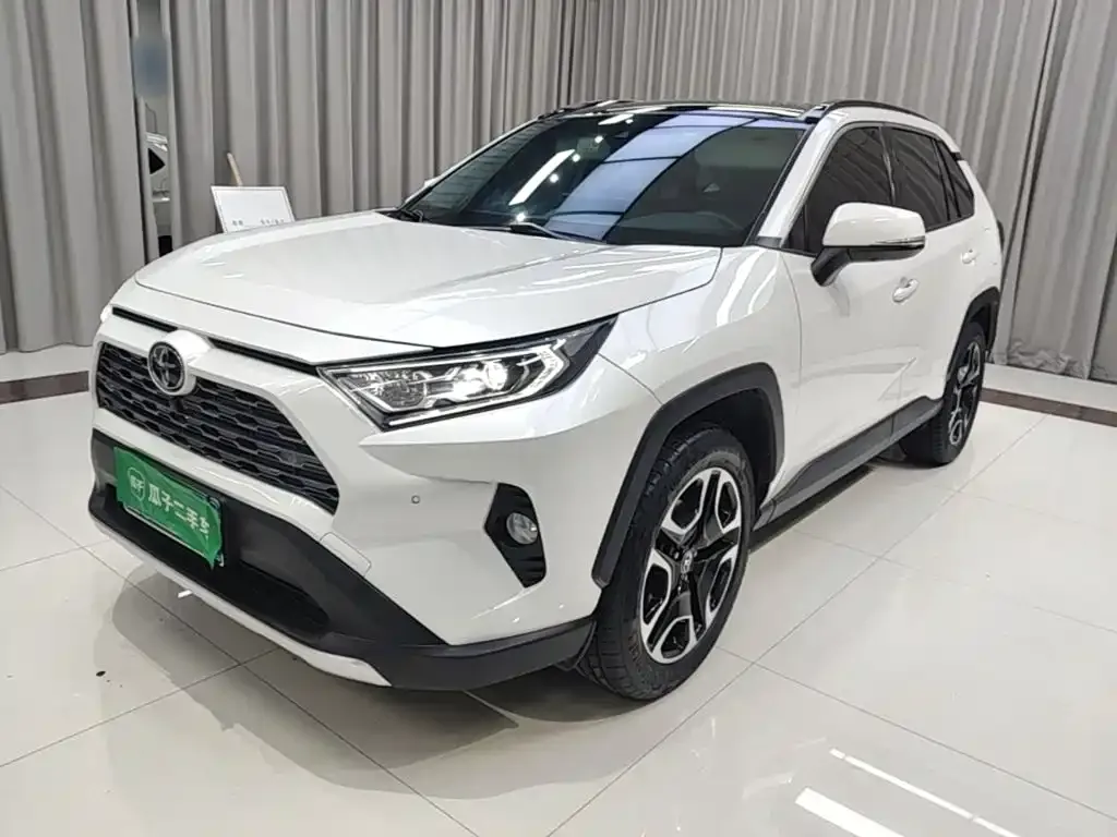 Toyota RAV4 — фото 8