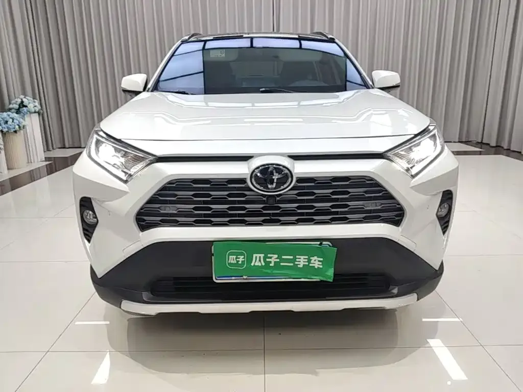 Toyota RAV4 — фото 3