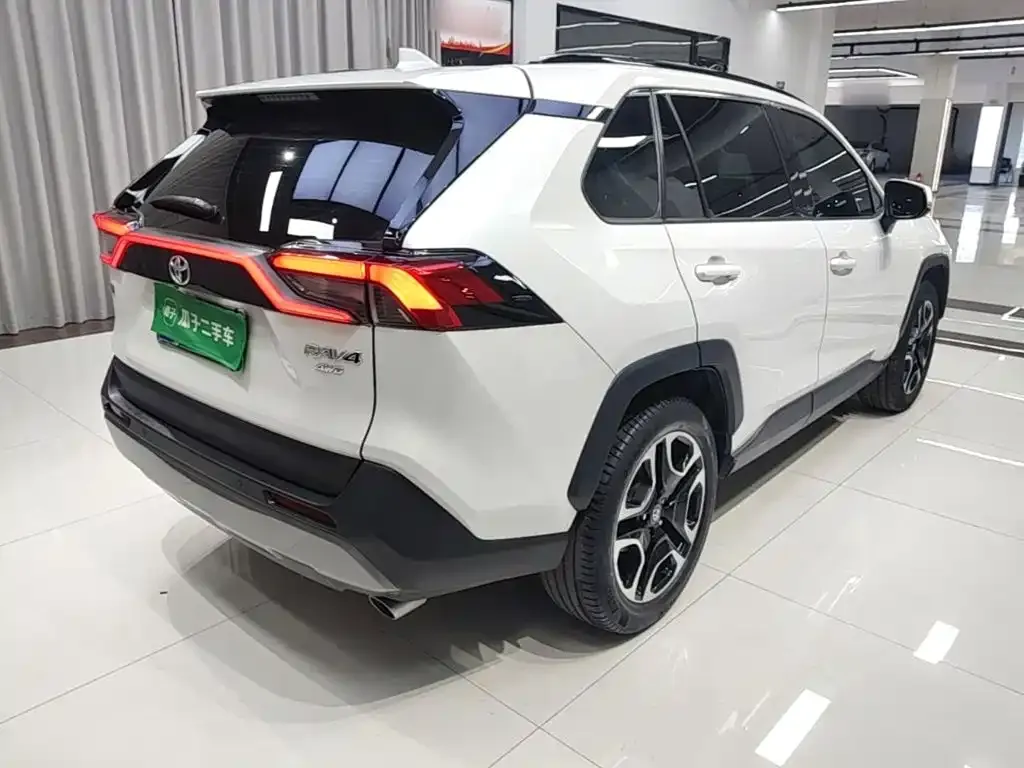 Toyota RAV4 — фото 6