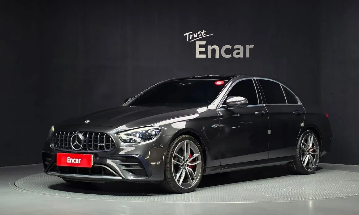 Mercedes-Benz E-Class — фото 1
