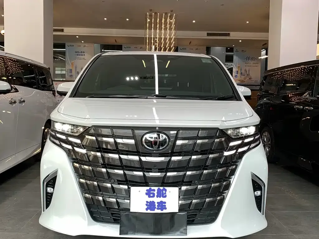 Toyota Alphard — фото 3