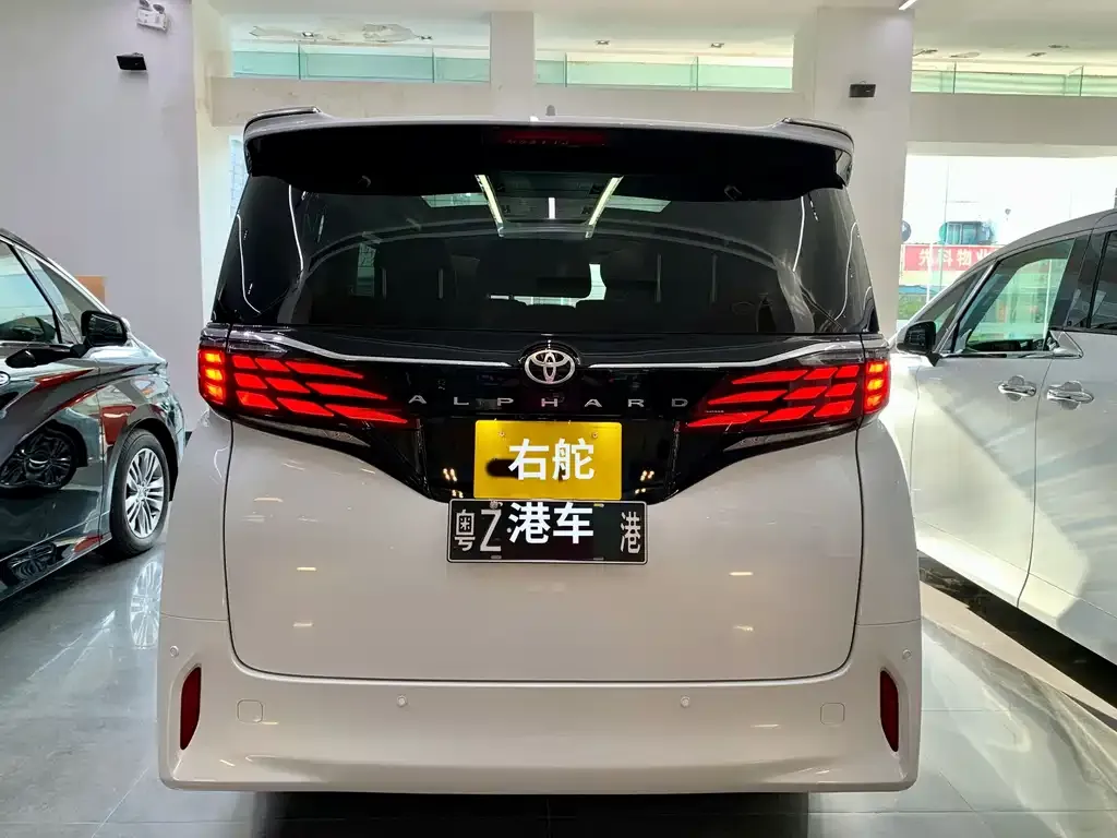 Toyota Alphard — фото 7