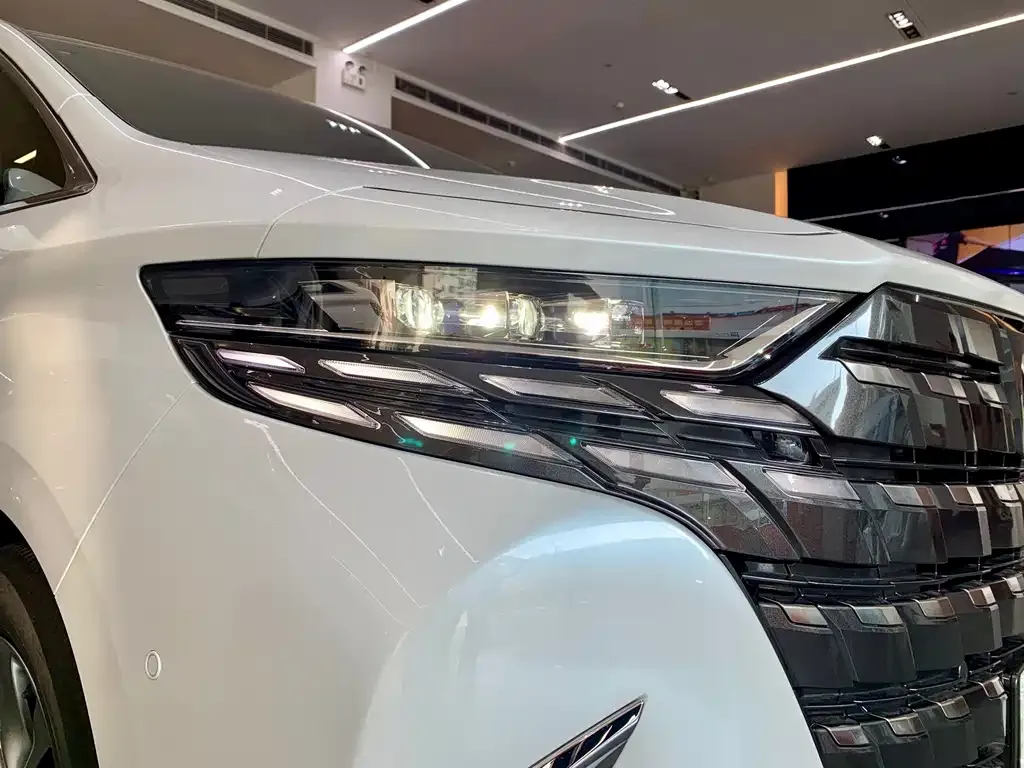 Toyota Alphard — фото 8