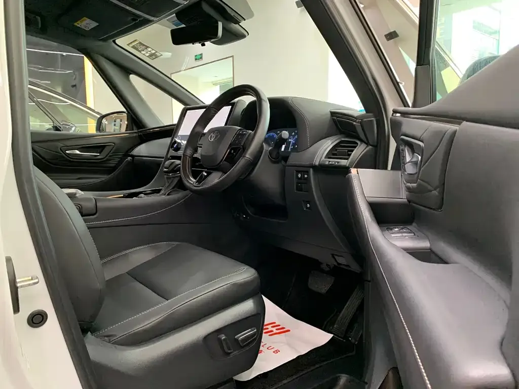 Toyota Alphard — фото 10