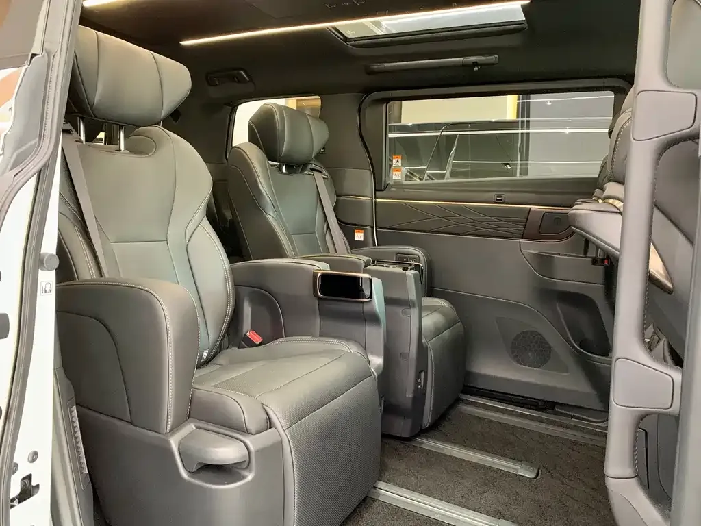Toyota Alphard — фото 9