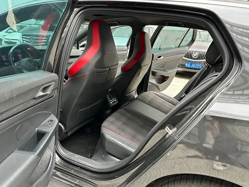 Volkswagen Golf GTI — фото 3