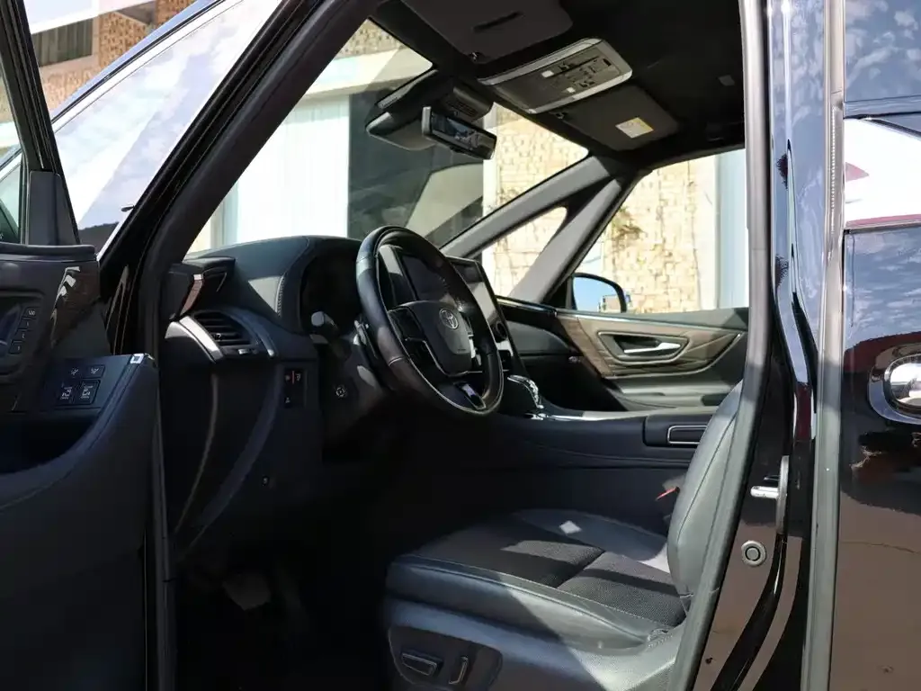 Toyota Alphard — фото 8