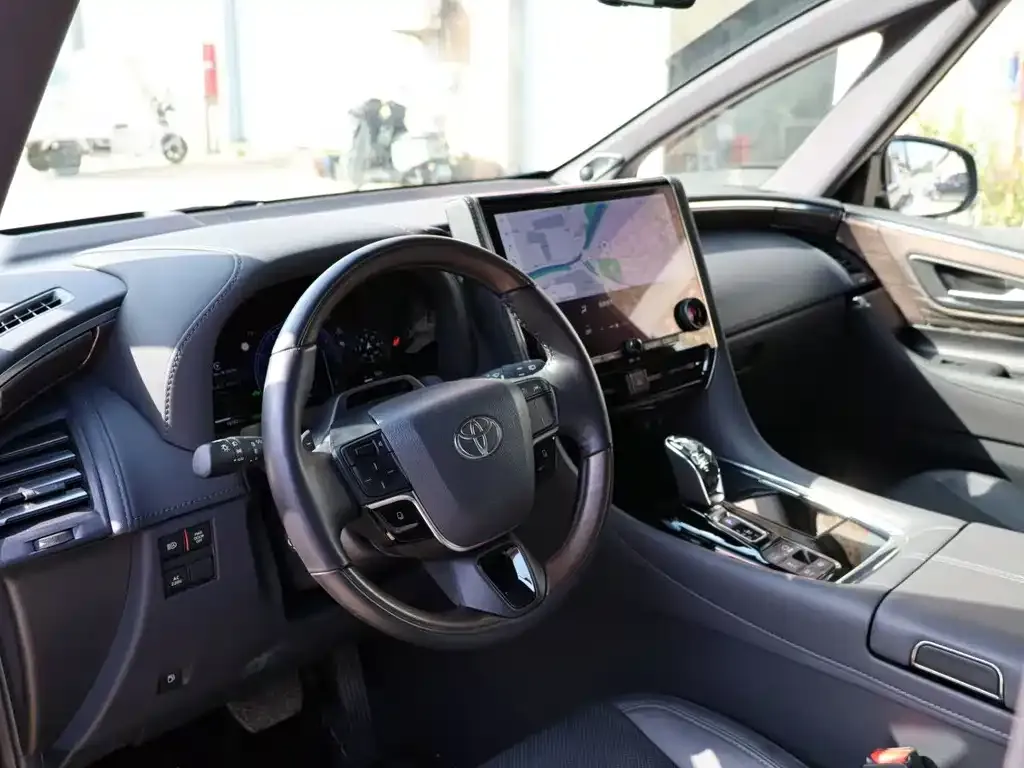 Toyota Alphard — фото 10