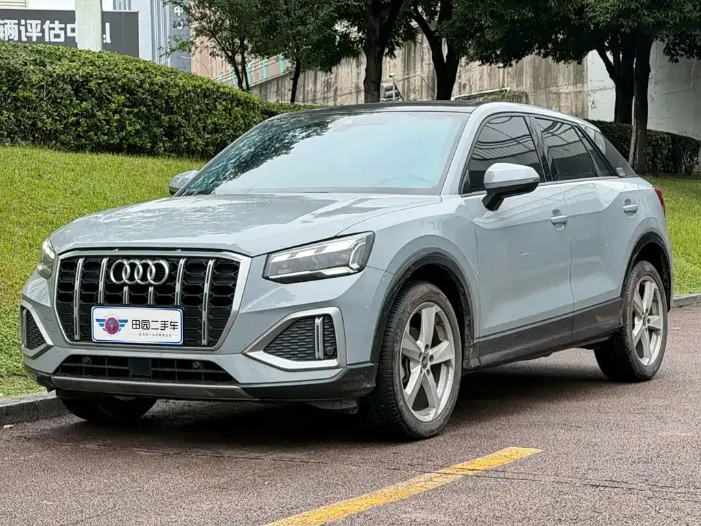 Audi Q2L — фото 1